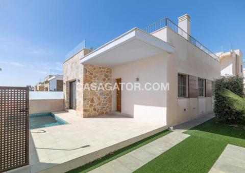 Villa with 2 bedrooms and 2 bathrooms in Ciudad Quesada, Alicante