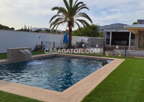 Finca with 6 bedrooms and 3 bathrooms in Crevillente, Alicante