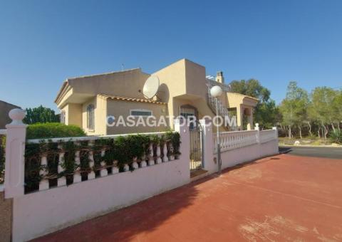 Bungalow with 2 bedrooms and 1 bathrooms in Algorfa, Alicante