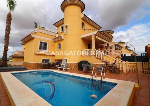 Villa with 3 bedrooms and 2 bathrooms in Algorfa, Alicante