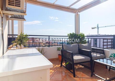 Penthouse with 3 bedrooms and 2 bathrooms in Torrevieja, Alicante