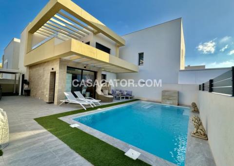 Villa with 3 bedrooms and 2 bathrooms in Los Montesinos, Alicante