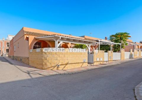 Semi detached with 2 bedrooms and 2 bathrooms in Gran Alacant, Alicante