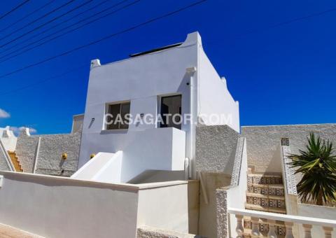 Townhouse with 3 bedrooms and 2 bathrooms in Orihuela Costa, Alicante