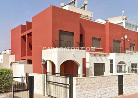 Townhouse with 2 bedrooms and 2 bathrooms in Torrevieja, Alicante