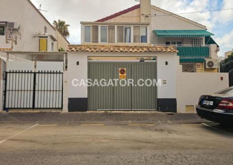 Bungalow with 2 bedrooms and 1 bathrooms in Torrevieja, Alicante