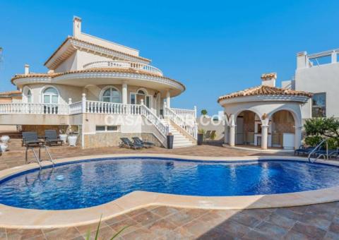 Villa with 5 bedrooms and 5 bathrooms in Ciudad Quesada, Alicante