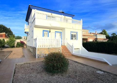 Villa with 4 bedrooms and 3 bathrooms in Ciudad Quesada, Alicante