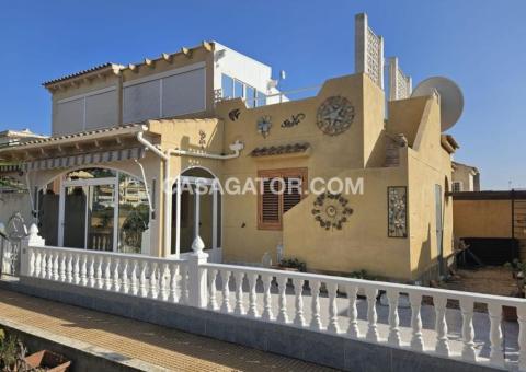 Bungalow with 2 bedrooms and 1 bathrooms in Orihuela Costa, Alicante