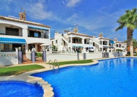 Apartment with 2 bedrooms and 2 bathrooms in Orihuela Costa, Alicante