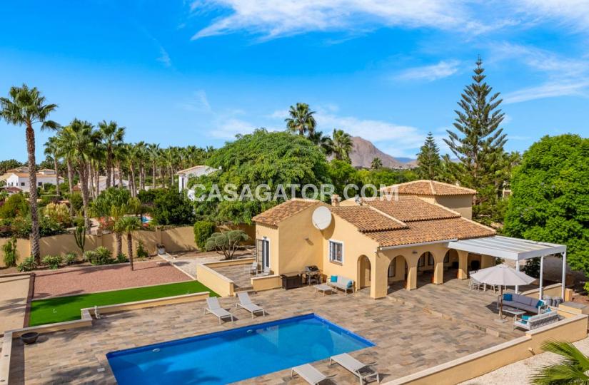 Finca with 2 bedrooms and 2 bathrooms in Rafal, Alicante