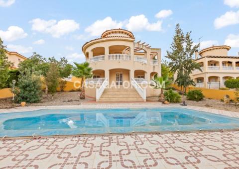 Villa with 4 bedrooms and 4 bathrooms in Algorfa, Alicante