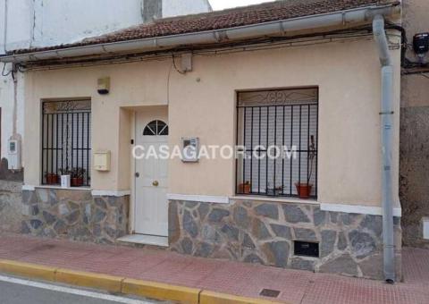 Bungalow with 2 bedrooms and 1 bathrooms in Daya Nueva, Alicante