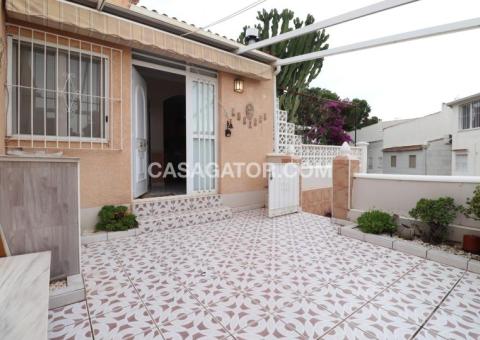 Bungalow with 2 bedrooms and 1 bathrooms in Guardamar del Segura, Alicante