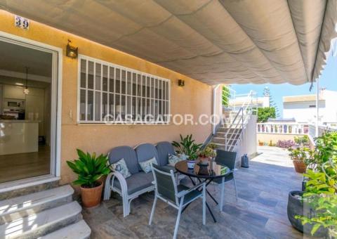 Bungalow with 3 bedrooms and 2 bathrooms in Torrevieja, Alicante