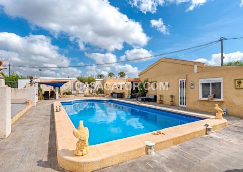 Villa with 3 bedrooms and 2 bathrooms in Los Montesinos, Alicante