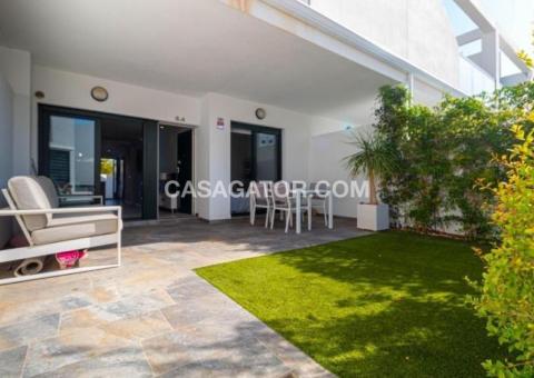 Bungalow with 2 bedrooms and 2 bathrooms in Pilar de la Horadada, Alicante