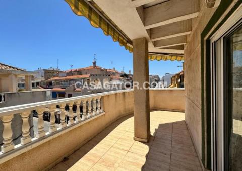 Penthouse with 3 bedrooms and 2 bathrooms in Torrevieja, Alicante