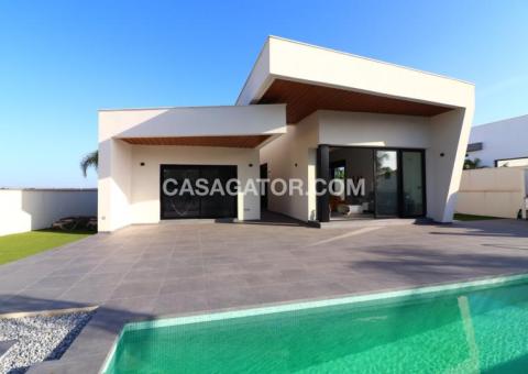 Villa with 3 bedrooms and 2 bathrooms in Formentera del Segura, Alicante