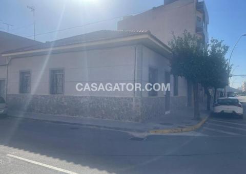 Townhouse with 5 bedrooms and 2 bathrooms in Almoradí, Alicante