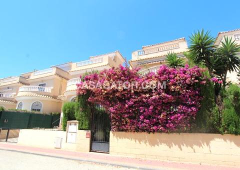 Villa with 5 bedrooms and 3 bathrooms in La Marina, Alicante