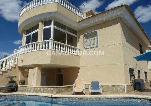 Villa with 4 bedrooms and 3 bathrooms in Benijófar, Alicante