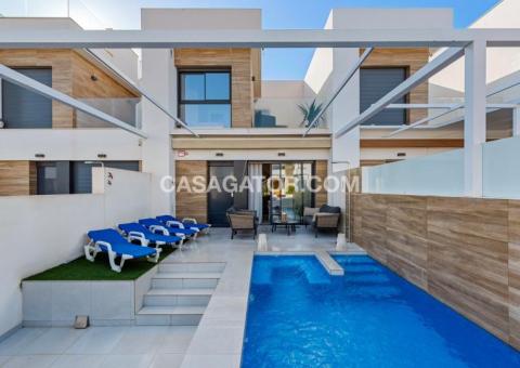 Villa with 4 bedrooms and 2 bathrooms in Ciudad Quesada, Alicante