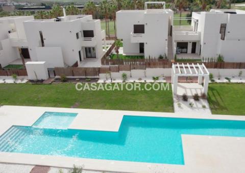 Bungalow with 2 bedrooms and 2 bathrooms in Algorfa, Alicante