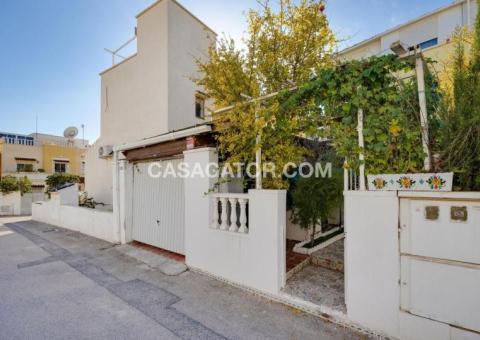 Townhouse with 2 bedrooms and 2 bathrooms in Orihuela Costa, Alicante