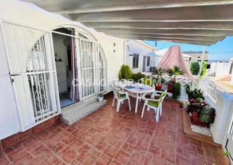 Bungalow with 2 bedrooms and 1 bathrooms in Torrevieja, Alicante