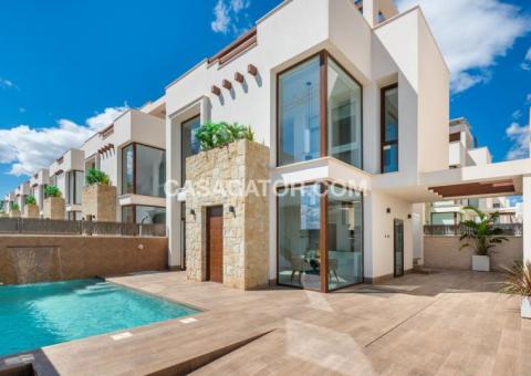 Villa with 3 bedrooms and 3 bathrooms in Los Montesinos, Alicante