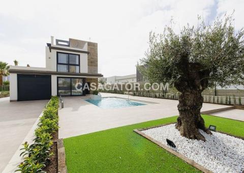 Villa with 4 bedrooms and 3 bathrooms in Dehesa de Campoamor, Alicante