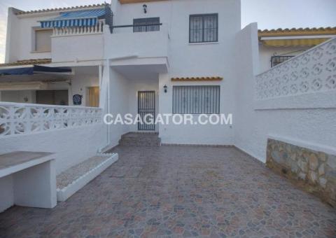 Bungalow with 3 bedrooms and 2 bathrooms in Orihuela, Alicante