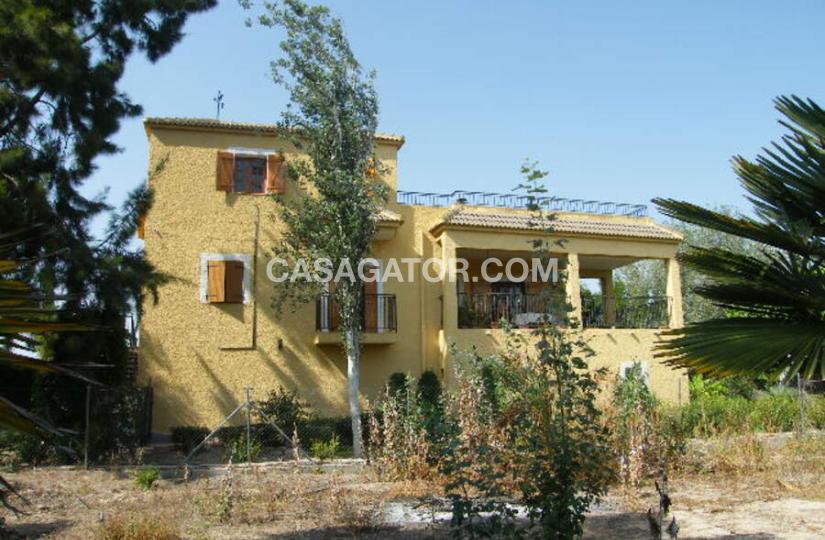 Finca with 4 bedrooms and 2 bathrooms in Daya Nueva, Alicante