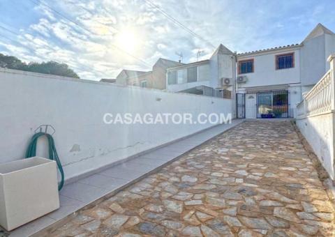 Townhouse with 3 bedrooms and 2 bathrooms in Torrevieja, Alicante