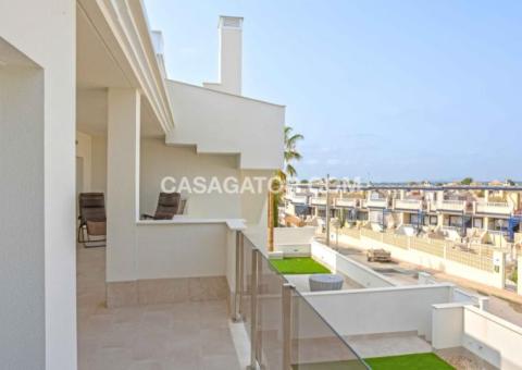 Penthouse with 2 bedrooms and 2 bathrooms in Orihuela Costa, Alicante