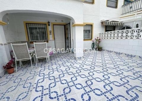 Bungalow with 2 bedrooms and 1 bathrooms in Torrevieja, Alicante