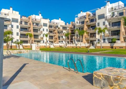 Apartment with 2 bedrooms and 2 bathrooms in Orihuela Costa, Alicante