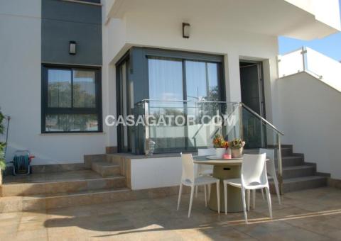 Bungalow with 2 bedrooms and 2 bathrooms in Pilar de la Horadada, Alicante