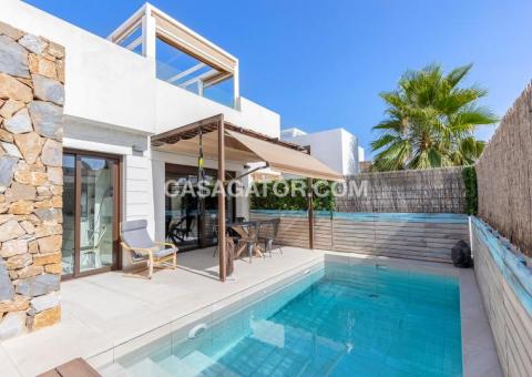 Villa with 2 bedrooms and 2 bathrooms in Orihuela Costa, Alicante