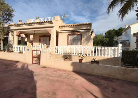 Villa with 3 bedrooms and 1 bathrooms in Algorfa, Alicante