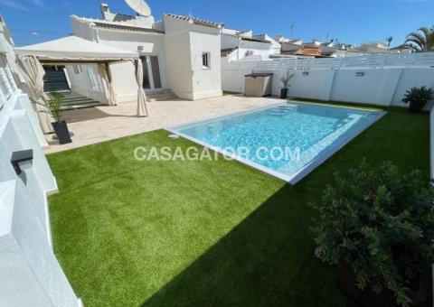 Villa with 3 bedrooms and 2 bathrooms in Torrevieja, Alicante