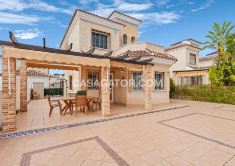 Villa with 3 bedrooms and 2 bathrooms in Guardamar del Segura, Alicante