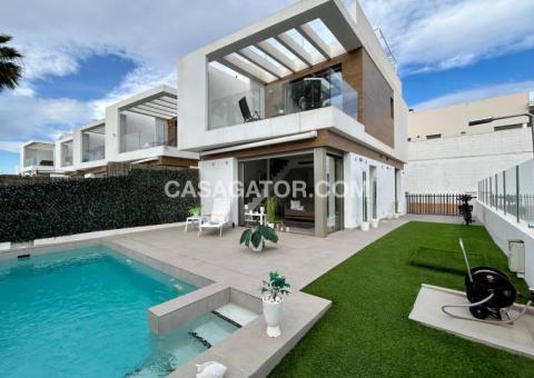 Villa with 3 bedrooms and 3 bathrooms in Orihuela Costa, Alicante