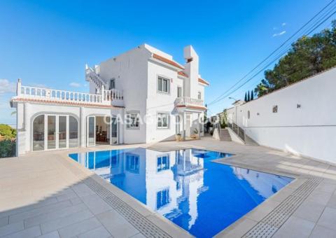 Villa with 6 bedrooms and 5 bathrooms in San Miguel de Salinas, Alicante