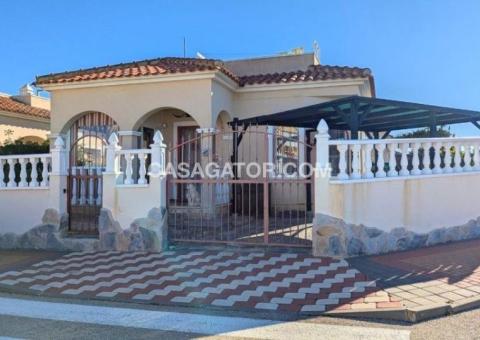 Villa with 3 bedrooms and 1 bathrooms in Algorfa, Alicante