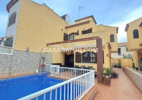 Semi detached with 3 bedrooms and 2 bathrooms in Torrevieja, Alicante