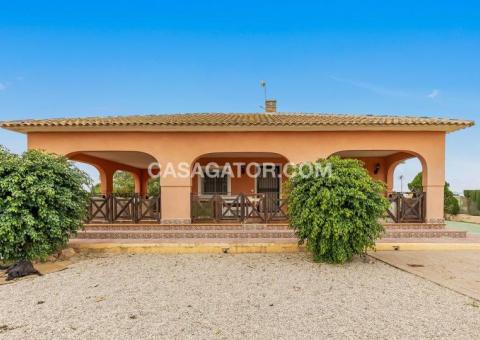 Finca with 3 bedrooms and 2 bathrooms in Dolores, Alicante