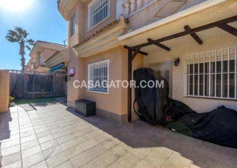 Semi detached with 4 bedrooms and 2 bathrooms in Torrevieja, Alicante