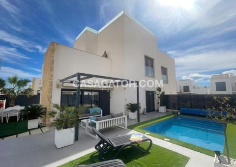 Semi detached with 4 bedrooms and 3 bathrooms in Ciudad Quesada, Alicante